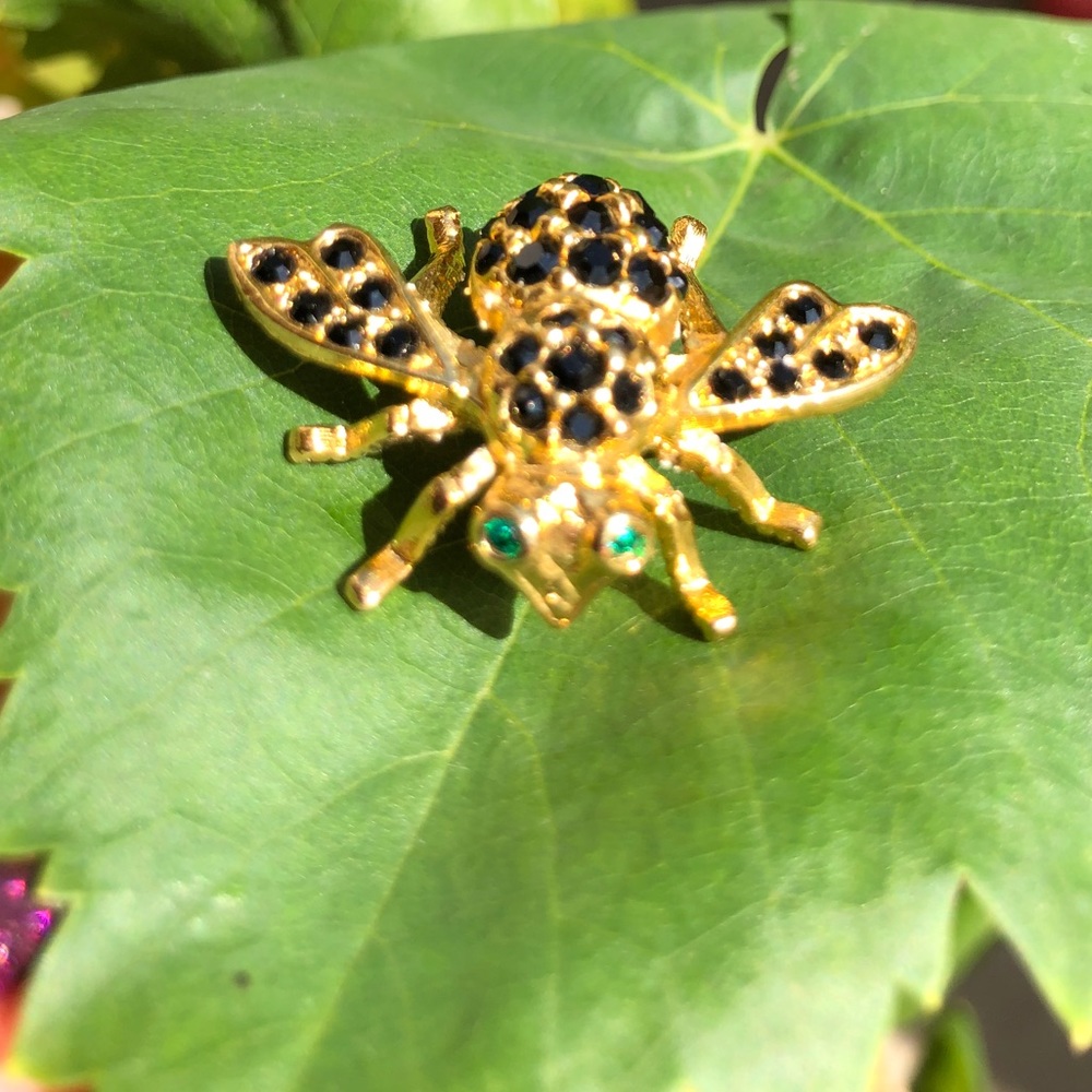 Sold- Joan Rivers Green eyed Bee Brooch Pin - Picture 1 of 8